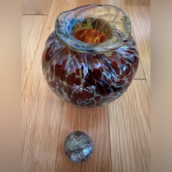 Hand blown glass vase with removable top. Never displayed. - Picture 2 of 5